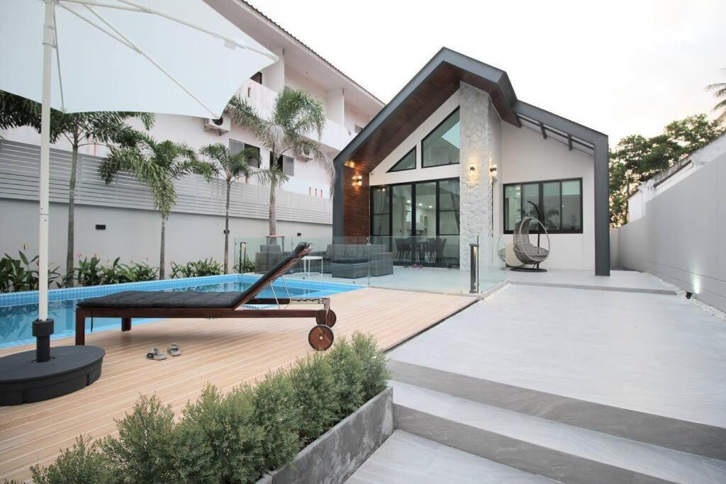 Stylish Pool Villa - 10 Minutes walk to the Beach – Phuket